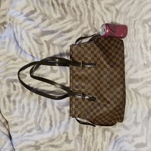Sold!! Authentic Louis Vuitton Damier Chelsea